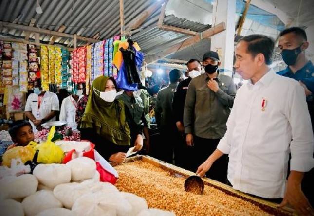 Presiden Jokowi Bertemu Para Pedagang Pasar Galala Tidore Maluku Utara