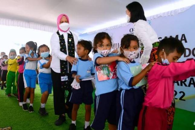 Ibu Iriana Jokowi Temu Sapa dan Bermain Bersama Pelajar TK di Kabupaten Manggarai Barat
