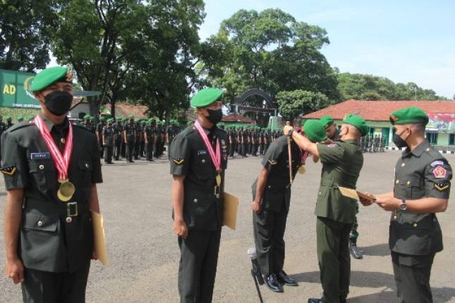 Upacara Penutupan Pendidikan Kejuruan Bintara Bekang Abit Diktukba TNI-AD 2022
