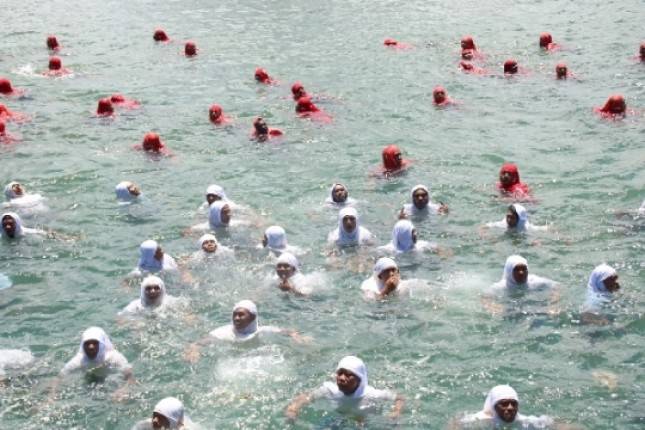 Prajurit Pasmar 3 Sorong Pecahkan Rekor MURI Water Trappen