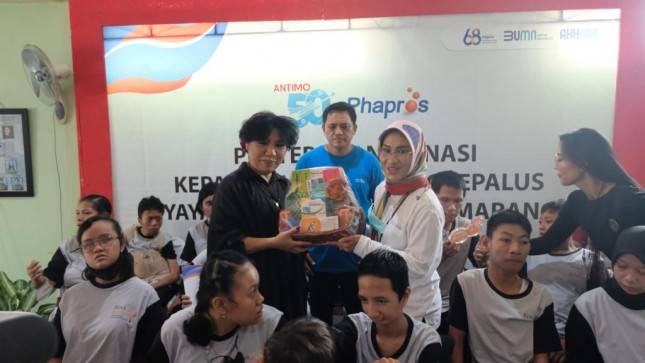 Peringati 50 Tahun Antimo, Phapros Salurkan Bantuan Kepada Anak-Anak Penderita Hidrosefalus