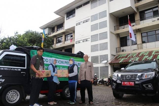 Food Station bantu Korban Banjir Akibat Cuaca Ekstrim di Jakarta