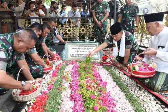 Kasad  Jenderal TNI Dudung Abdurachman Silaturahmi Ke Ponpes Tebuireng dan Ziarah Makam Gus Dur