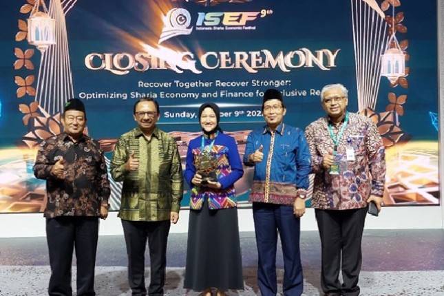 BCA Syariah Terima Penghargaan dari Bank Indonesia 