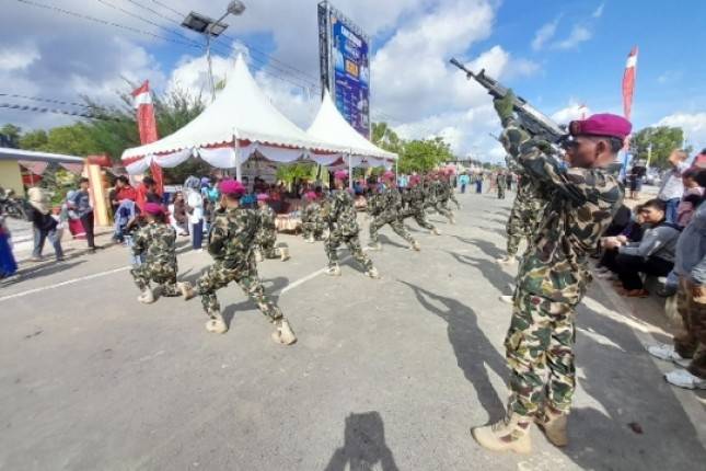 Satgas Marinir Ambalat XXVIII Tampilkan Kolone Senapan
