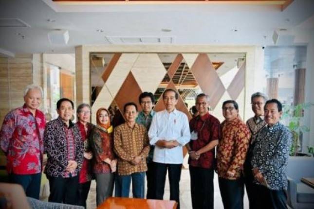 Presiden Jokowi Temui Teman Semasa Kuliah Saat Berkunjung ke Yogyakarta