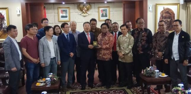 Ketua DPD Oesman Sapta Sambut Wartawan Korea