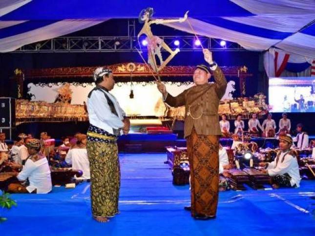  KASAL Laksamana TNI Yudo Margono Nonton Wayang Kulit Semalaman