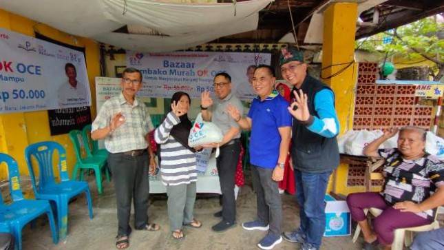 Masyarakat Tanah Tinggi Jakarta Ramaikan Bazaar Sembako Murah OK OCE