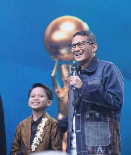 Menko Mahfud MD  dan Menteri Sandiaga Uno Hadiri Indonesian Dangdut Awards 2022