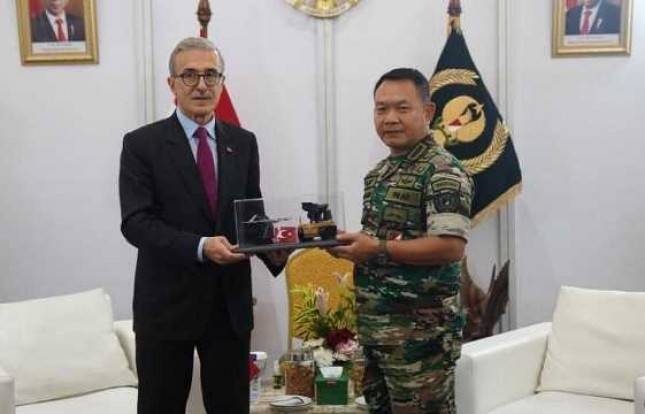 KASAD Jenderal TNI Dudung Abdurachman  Terima Kunjungan Presiden Badan Industri Pertahanan Turki