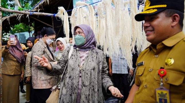 Kemenperin Angkat Potensi Serat Nanas jadi Bahan Baku Kain Tenun