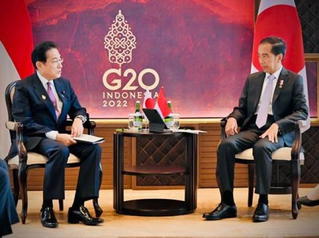 Presiden Jokowi Lakukan Pertemuan Bilateral dengan PM Jepang Fumio Kishida