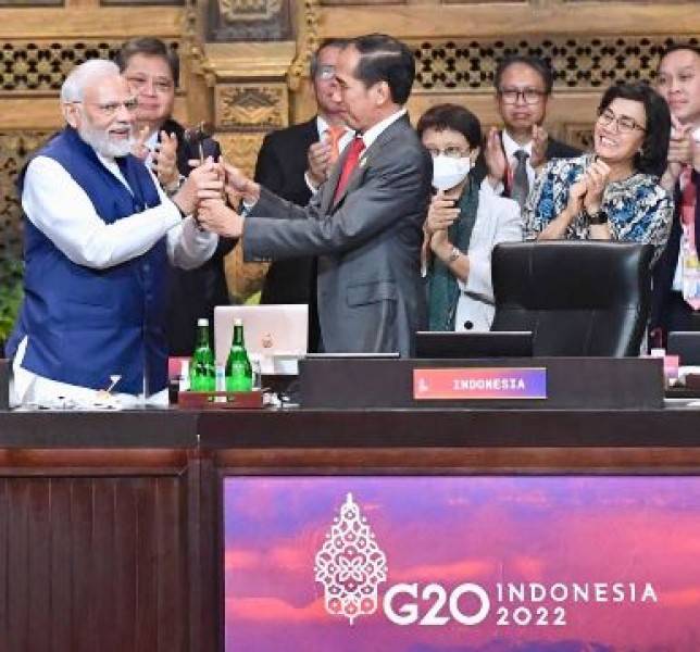 Presiden Jokowi Serahkan Presidensi G20 kepada PM India Narendra Modi