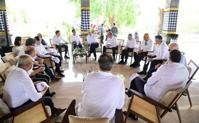 Momen Pemimpin Dunia Ngobrol Santai di Tahura Ngurah Rai Bali