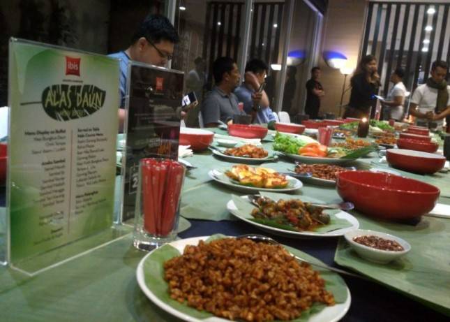 HUT ke 9 Accor Hotel, Ibis Jakarta Harmoni Sajikan Menu Alas Daun