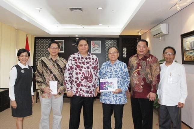 Menperin Airlangga Terima Kunjungan Pimpinan PT Propan Pabrik Cat Berbasis Air