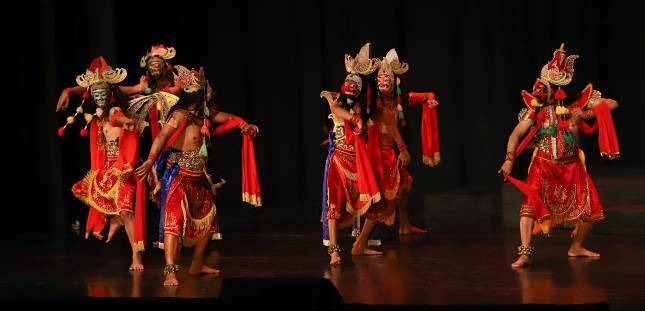 Pentas Wayang &ldquo;Umbul-Umbul Mojopuro&rdquo; Memberi Ruh Pada Topeng 