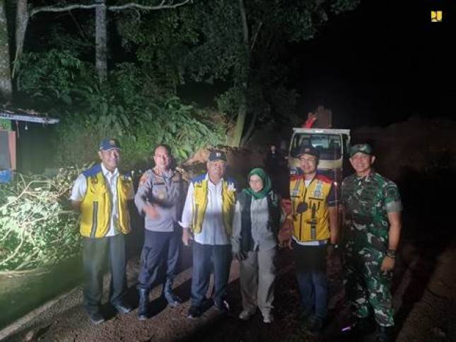 Menteri PUPR Basuki Pastikan Jalan Nasional Cianjur-Puncak Terbuka Siang Ini