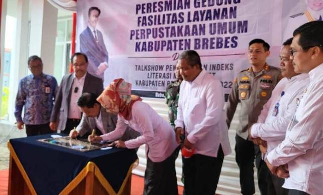 Diresmikan Bupati Idza Priyanti, Perpustakaan Umum Kabupaten Brebes Jadi Strategi Tingkatkan Literasi Masyarakat