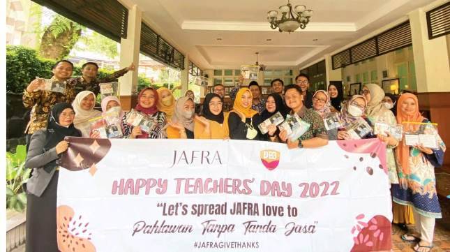 Hari Guru, Jafra Bagikan Lebih Dari 27000 Paket Untuk Guru