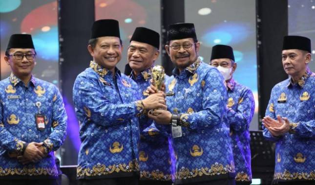 KORPRI  Anugrahkan Award pada Mentan SYL Atas Pengabdian Luar Biasa