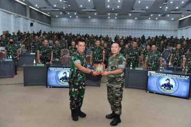KASAD Jenderal Dudung Abdurahman  Tegaskan TNI AD Harus Jadi Solusi Hadapi Ancaman Banglingstra