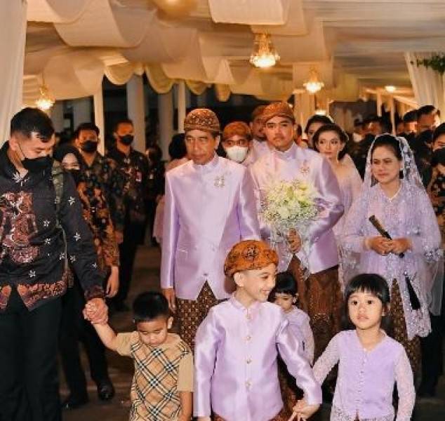 Kaesang Sekeluarga Hadiri Upacara Malam Midodareni di Rumah Erina Gudono