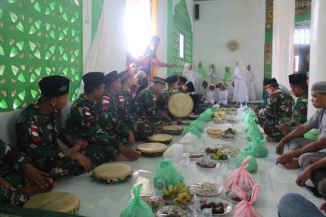 Tim Hadroh Satgas Yonarmed 1 Ramaikan Acara Khataman Al-Qur&rsquo;an Warga Binaan