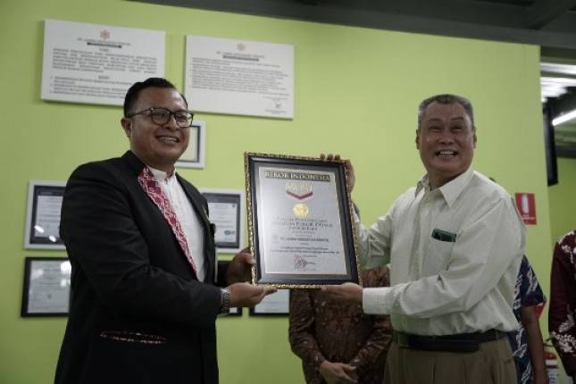 PT  Labda Anugerah Tekstil Terima Penghargaan MURI 