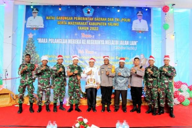 Satgas Yonif Raider 142KJ Rayakan Natal Gabungan di Pemda Kab Yalimo