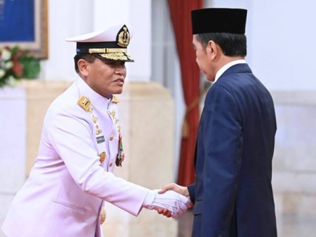 Presiden Jokowi Lantik Muhammad Ali sebagai KSAL di Istana Negara