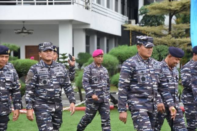 Dankormar Mayor Jenderal TNI (Mar) Widodo Dwi Purwanto Mengikuti Admiral Inspection Jelang Sertijab KASAL