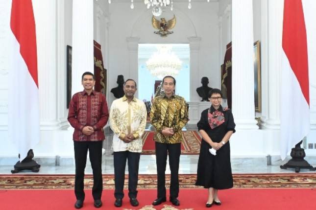 Presiden Jokowi Terima Kunjungan Menteri Luar Negeri Malaysia di Istana Merdeka