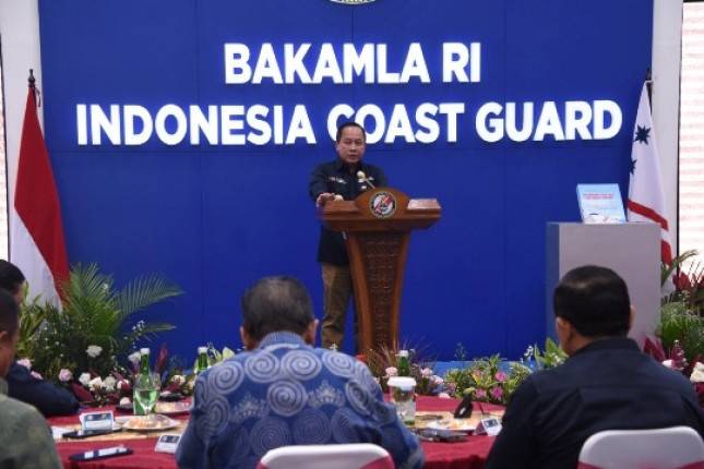 Kepala Bakamla Laksdya TNI Dr Aan Kurnia Luncurkan Buku Guarding The Sea For Our Future