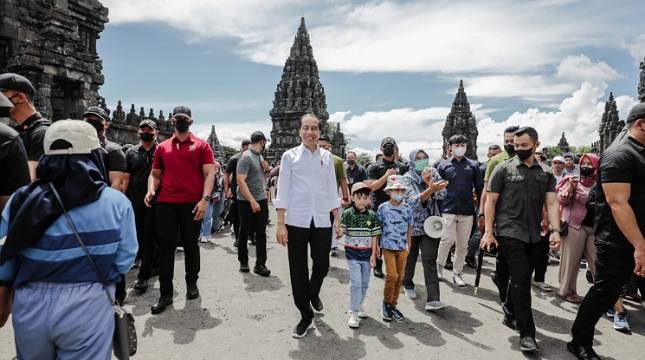 Keseruan Presiden Jokowi Bersama Keluarga Habiskan Akhir Pekan di Candi Prambanan