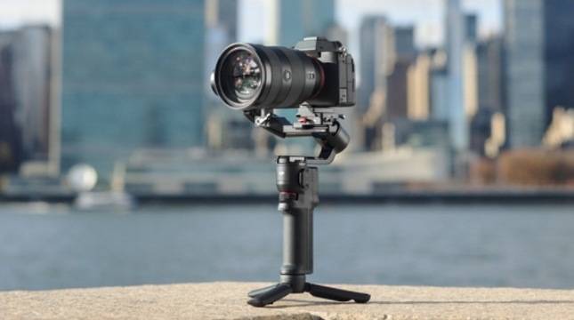 Incar Para Content Creator, Erajaya Active Lifestyle Hadirkan Stabilizer DI RS 3 Mini dan DJI Mic