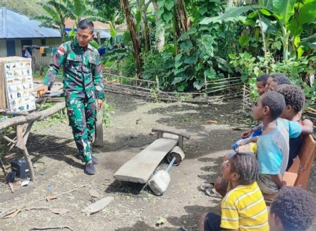 Kreasi Satgas Yonif Raider 142 KJ Cerdaskan Anak Bangsa