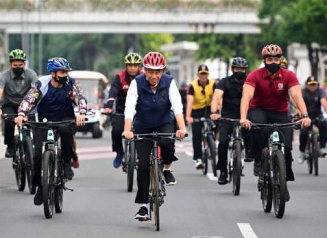 Presiden Jokowi Bersepeda di Kawasan CFD Sudirman-Thamrin