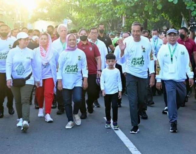 Presiden Jokowi Buka dan Ikuti Jalan Sehat Menuju 1 Abad NU