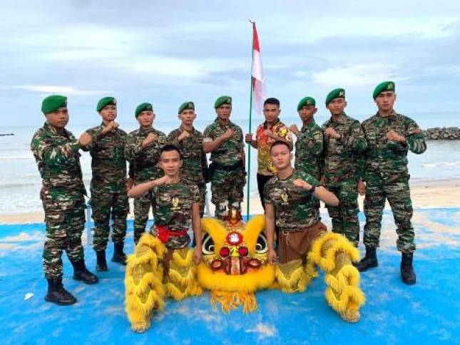 Yonif 147/KGJ Meriahkan Ceria Imlek Festival 2023 dengan Bermain Barongsai