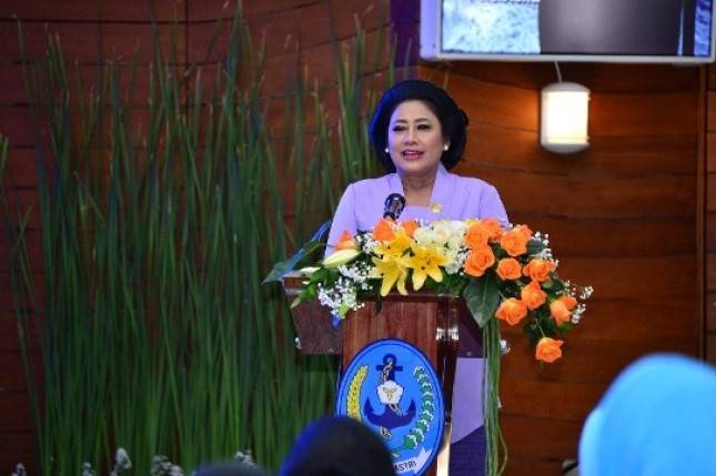  Veronica Yudo Margono: Tahun Politik, Istri Prajurit Ojo Neko 