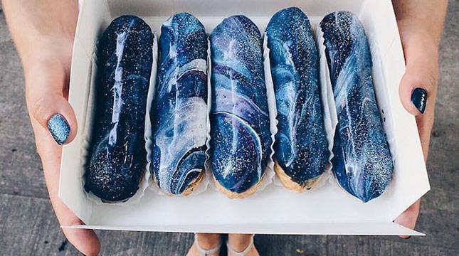 Keren! Kue Ini Bertemakan Galaksi, Mau Coba?