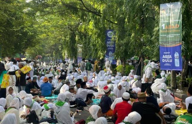 Meriahkan Peringatan Satu Abad NU, Danone Indonesia Berikan 100 Ribu Botol AQUA Gratis
