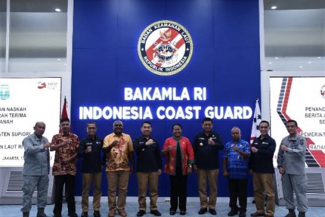 Bakamla RI Terima Sertifikat Tanah Hibah dari Kabupaten Supiori