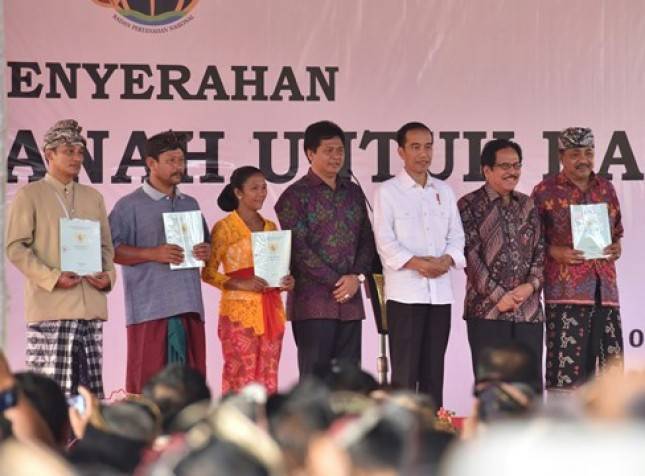 Presiden Jokowi Serahkan 2.797 Sertifikat Tanah di Bali
