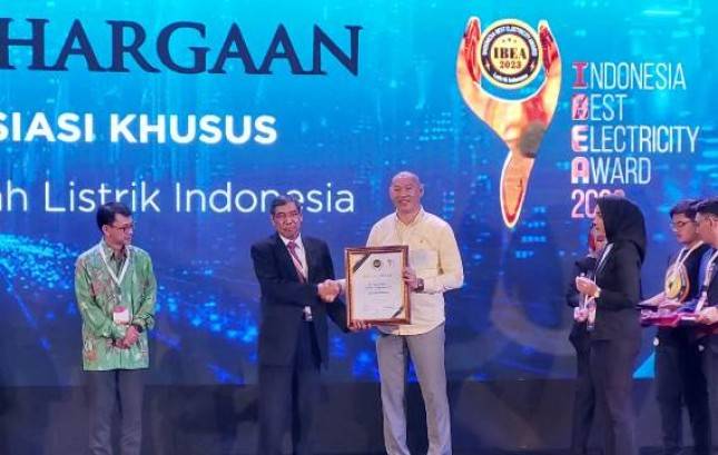 Greentech Raih Penghargaan Best Electric Motorcycle di Ajang IBEA 2023