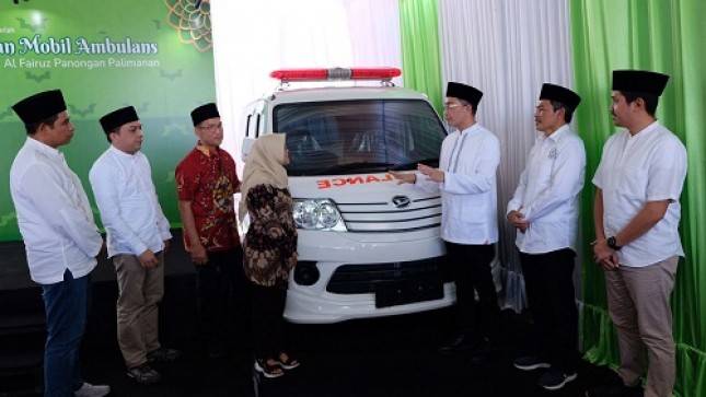 ACC Serahkan Bantuan Ambulans Untuk Masyarakat Cirebon