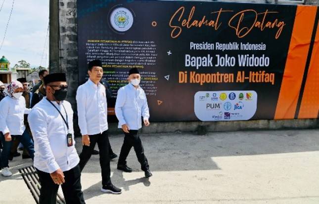 Presiden Jokowi Apresiasi Model Bisnis Pertanian di Ponpes Al-Ittifaq Bandung