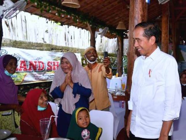 Diajak Makan Siang oleh Presiden Jokowi, Masyarakat: Senang Banget